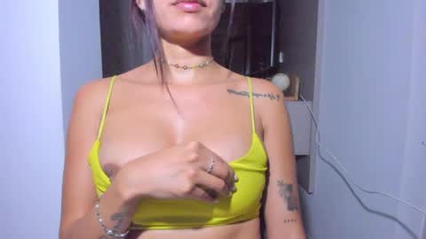 Snapshot of emillyhils1 chatting on 05.29.26 emilly online show from 05.29.26