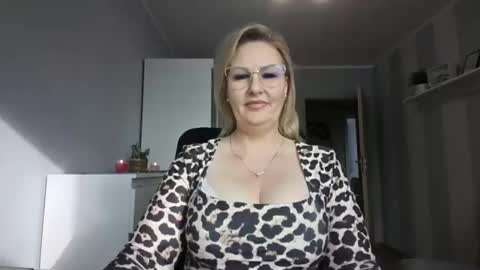 Snapshot of emillykiss chatting on 02.18.26 EmillyLove online show from 02.18.26