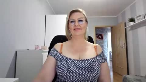 Snapshot of emillykiss chatting on 03.28.26 EmillyLove online show from 03.28.26