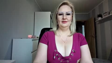 Snapshot of emillykiss chatting on 03.31.26 EmillyLove online show from 03.31.26