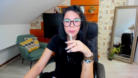 EmillyTaylor online show from 12.04.24