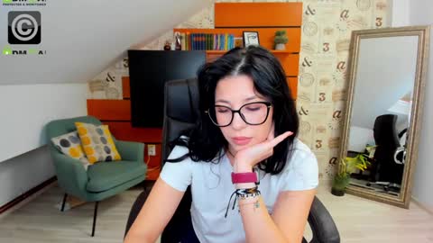 EmillyTaylor online show from 02.05.25