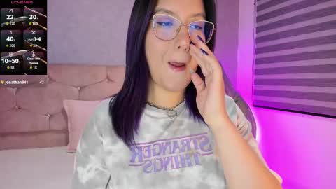 Snapshot of emily_5weet chatting on 10.03.25 Emily online show from 10.03.25