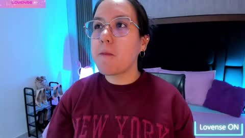 Snapshot of emily_5weet chatting on 10.14.25 Emily online show from 10.14.25