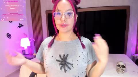 Snapshot of emily_5weet chatting on 10.30.25 Emily online show from 10.30.25