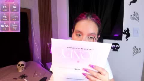 Snapshot of emily_5weet chatting on 10.31.25 Emily online show from 10.31.25