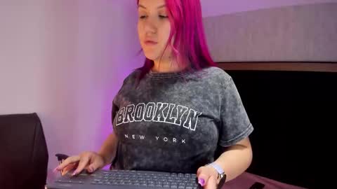 Snapshot of emily_5weet chatting on 11.02.25 Emily online show from 11.02.25