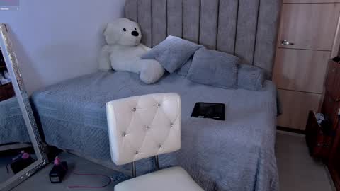  emily valentina     online show from 10.28.25