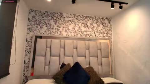 Snapshot of emily__cute__ chatting on 02.26.26 EMILY CUTE online show from 02.26.26