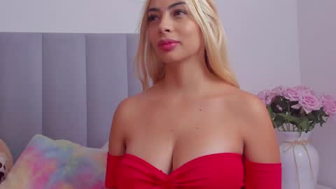 Snapshot of emily_briston chatting on 05.19.26 Emily online show from 05.19.26