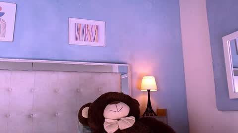 emily_castillo1_ online show from 12.21.25