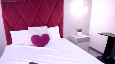 emily_clarkk_ online show from 03.20.26