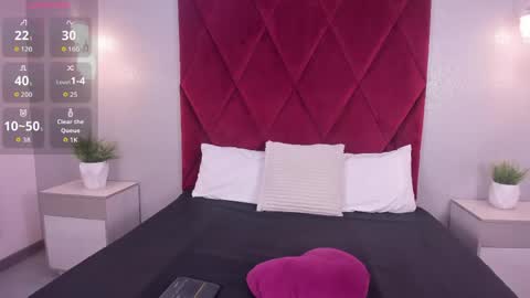 emily_clarkk_ online show from 04.17.26