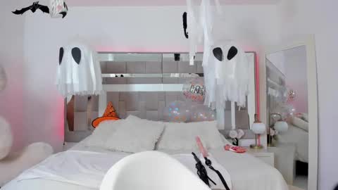 Snapshot of emily_devon chatting on 10.21.25 emily_devon online show from 10.21.25