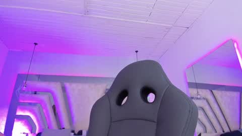 Snapshot of emily_ellen chatting on 12.31.24 Emily online show from 12.31.24