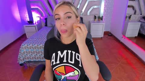 Snapshot of emily_ellen chatting on 01.02.25 Emily online show from 01.02.25