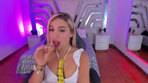 Snapshot of emily_ellen chatting on 01.13.25 Emily online show from 01.13.25