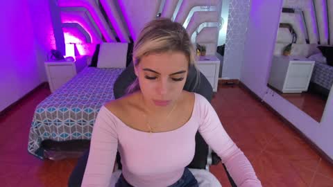 Snapshot of emily_ellen chatting on 01.30.25 Emily online show from 01.30.25