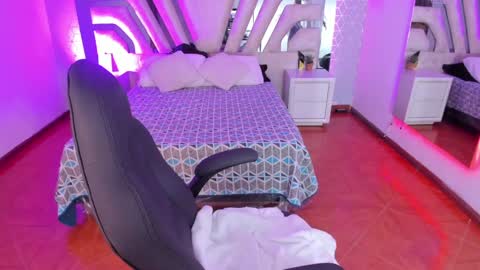 Snapshot of emily_ellen chatting on 02.03.25 Emily online show from 02.03.25