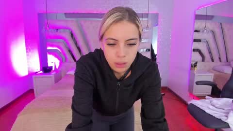 Snapshot of emily_ellen chatting on 02.15.25 Emily online show from 02.15.25