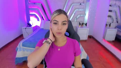 Snapshot of emily_ellen chatting on 02.25.25 Emily online show from 02.25.25