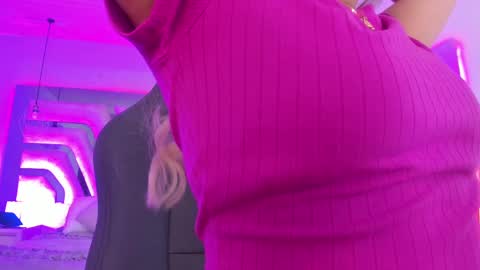 Snapshot of emily_ellen chatting on 03.11.25 Emily online show from 03.11.25