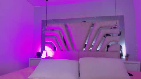 Snapshot of emily_ellen chatting on 09.10.25 Emily online show from 09.10.25