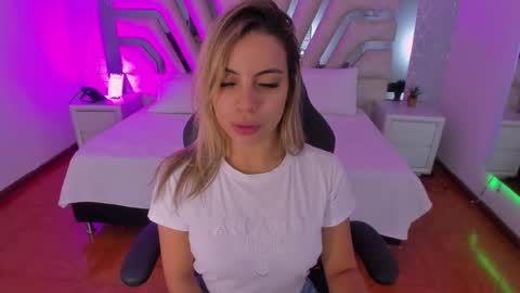 Snapshot of emily_ellen chatting on 09.15.25 Emily online show from 09.15.25