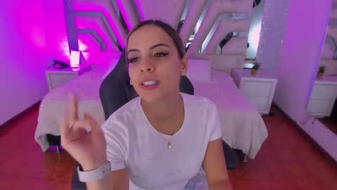 Snapshot of emily_ellen chatting on 09.16.25 Emily online show from 09.16.25