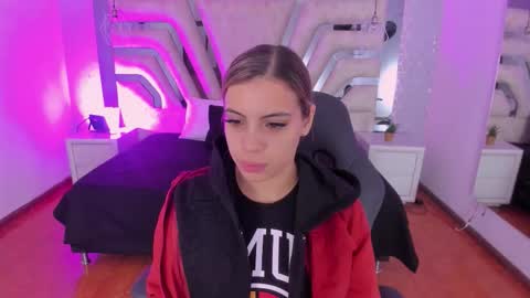 Snapshot of emily_ellen chatting on 09.19.25 Emily online show from 09.19.25