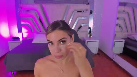 Snapshot of emily_ellen chatting on 09.25.25 Emily online show from 09.25.25