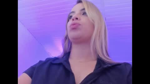 Snapshot of emily_ellen chatting on 10.06.25 Emily online show from 10.06.25