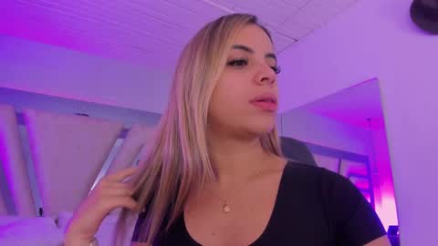 Snapshot of emily_ellen chatting on 10.20.25 Emily online show from 10.20.25