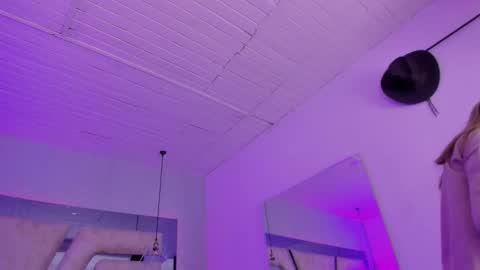 Snapshot of emily_ellen chatting on 10.24.25 Emily online show from 10.24.25