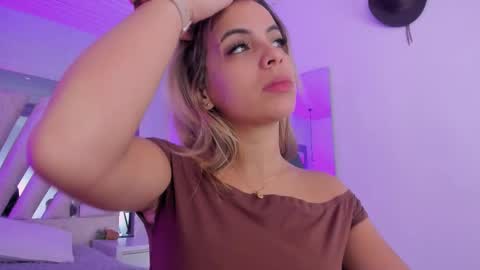 Snapshot of emily_ellen chatting on 11.01.25 Emily online show from 11.01.25