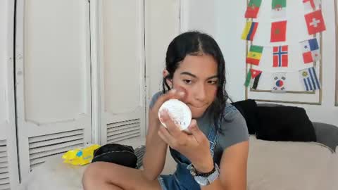 Snapshot of emily_gaviria1 chatting on 06.23.26 emily_gaviria1 online show from 06.23.26