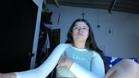 Snapshot of emily_katz chatting on 06.19.26 Julieta online show from 06.19.26