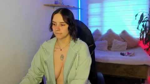 emily_lindey online show from 10.26.25