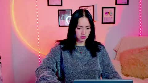 Emily Lindey online show from 06.03.26