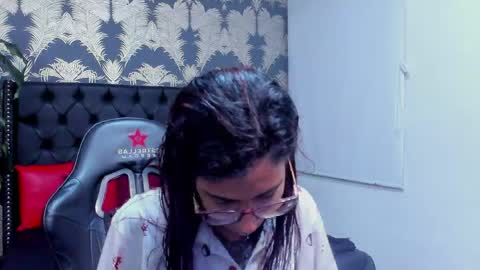 Snapshot of emily_loperaa chatting on 05.02.26 Emily online show from 05.02.26
