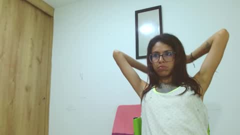 Snapshot of emily_loperaa chatting on 05.27.26 Emily online show from 05.27.26