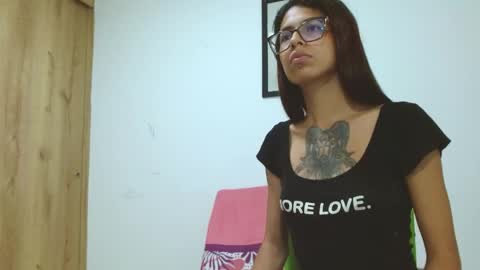 Snapshot of emily_loperaa chatting on 05.30.26 Emily online show from 05.30.26