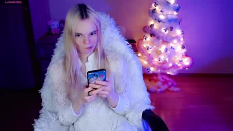 Lia online show from 12.23.24