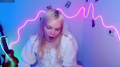 Lia online show from 10.31.25