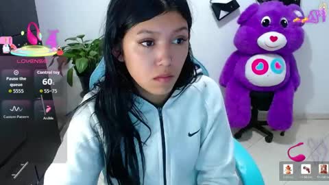 Snapshot of emily_rosse04 chatting on 04.18.26 online show from 04.18.26