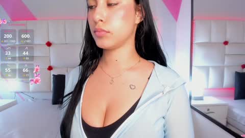 Snapshot of emily_roux chatting on 01.31.25 EMILY online show from 01.31.25