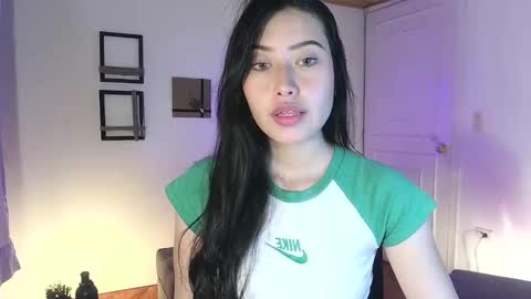 Snapshot of emily_swan_04 chatting on 02.06.25 Emily Swan online show from 02.06.25