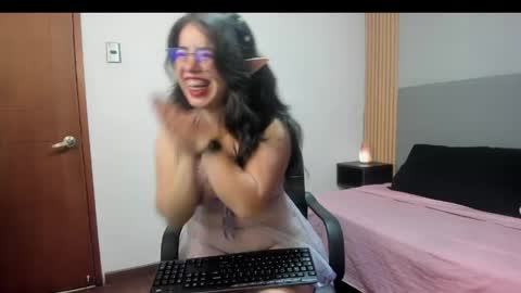 Snapshot of emily_tulip chatting on 04.28.26 Vanesa online show from 04.28.26