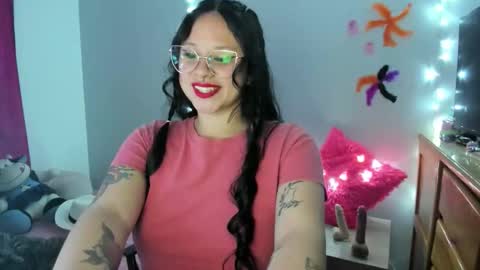 Snapshot of emily_vixen_ chatting on 10.20.25 emily_vixen_ online show from 10.20.25