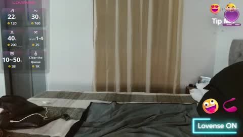 Snapshot of emily_white00 chatting on 02.10.25 emily online show from 02.10.25